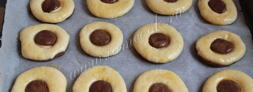 булочки шоколадно-ванильные в виде пончиков. Шаг 9