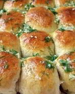 Пампушки с чесночным соусом