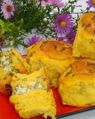 Пампушки с тыквой, чесноком и зеленью