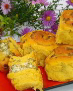 Пампушки с тыквой, чесноком и зеленью