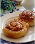 Плюшки с корицей, орехами и белым шоколадом