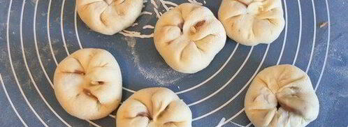 плюшки цветы из двойного теста. Шаг 3