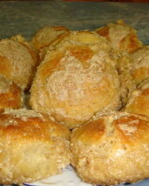 Пышные булочки в сливочном соусе