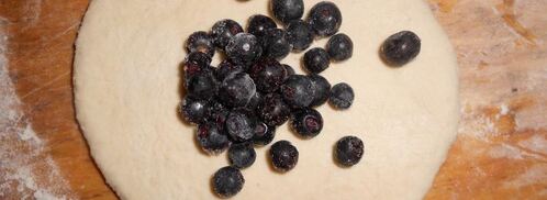 ванильно-маковые булочки с творогом и черникой. Шаг 2