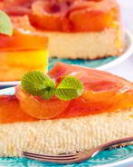 Чизкейк с консервированными персиками