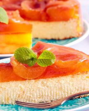 Чизкейк с консервированными персиками