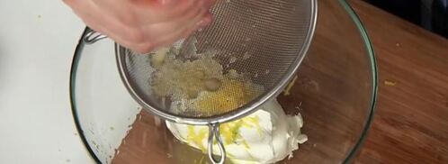 домашний чизкейк с соусом фламбе из вишни. Шаг 3