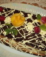 Мраморный чизкейк с малиной и персиками