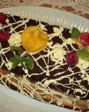 Мраморный чизкейк с малиной и персиками