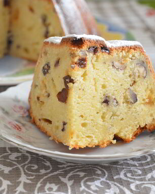 Кекс на кефире с изюмом и орехами