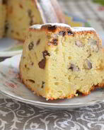 Кекс на кефире с изюмом и орехами