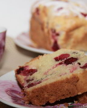 Кекс с клюквой