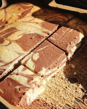 Мраморный кекс с лимонной цедрой