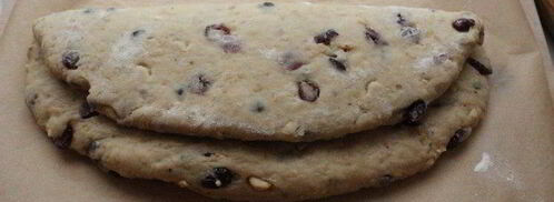 штоллен с вяленой клюквой и фундуком. Шаг 9