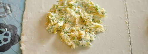 хачапури из слоеного теста. Шаг 4