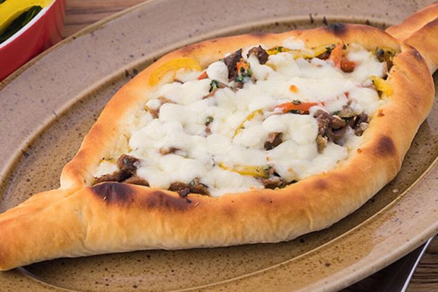 Рецепт хачапури по-аджарски с мясной начинкой