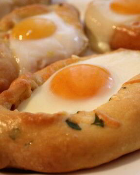 Хачапури по-аджарски