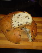 Домашний хлеб с оливками и чесноком