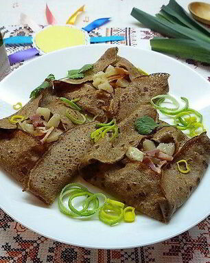 Галеты с грушевой начинкой и беконом