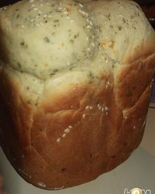 Хлеб белый с вялеными помидорами