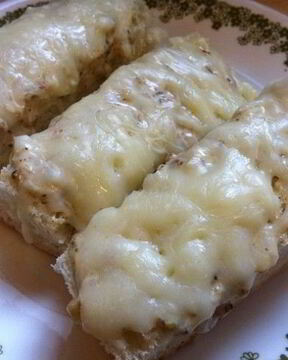 Хлеб с чесноком и сыром