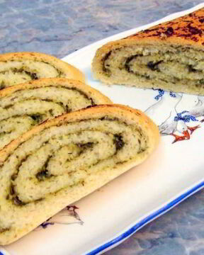 Хлеб с начинкой из чеснока и зелени