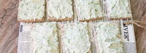 хлебцы с красной икрой и укропно-творожным муссом. Шаг 8