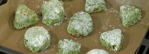 сконы со шпинатом, помидорами и сыром. Шаг 10