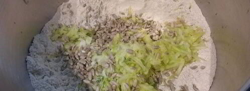 цельнозерновой хлеб с кабачком и семечками подсолнуха. Шаг 4