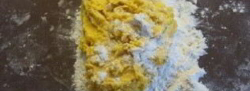 хворост на желтках. Шаг 3