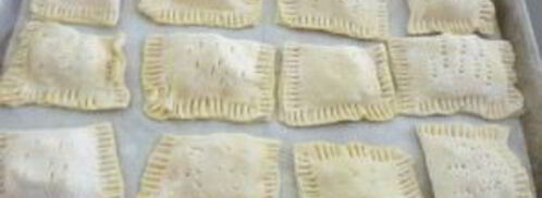 конвертики из слоеного теста с сыром. Шаг 3