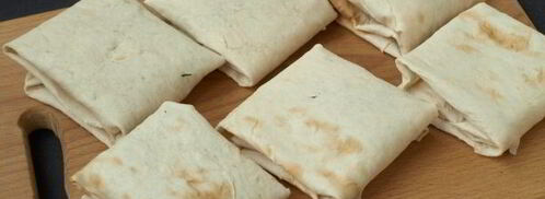 конвертики из лаваша с сыром и зеленью. Шаг 5