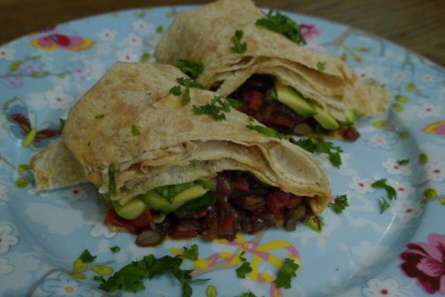 Рецепт лаваш с ароматной фасолью и авокадо