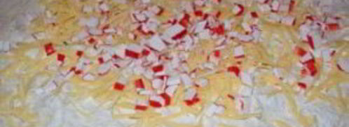 лаваш с крабовыми палочками и огурцом. Шаг 3