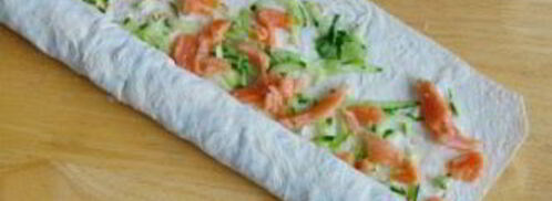 лаваш с красной рыбой и огурцом. Шаг 7