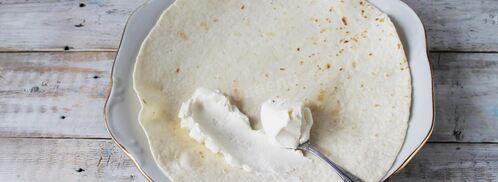 лаваш с красной рыбой и творожным сыром. Шаг 2