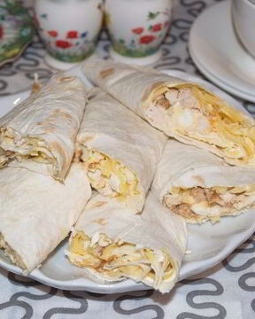 Лаваш с курицей и яйцом