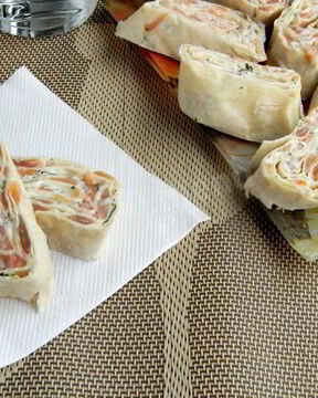 Лаваш с семгой и творожным сыром