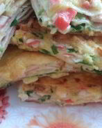 Обжаренный лаваш с крабовыми палочками