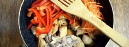 ролл из лаваша с курицей и овощами. Шаг 5