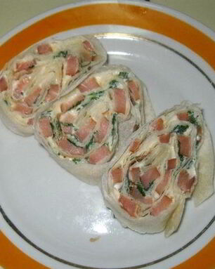 Рулетики из лаваша с рыбой