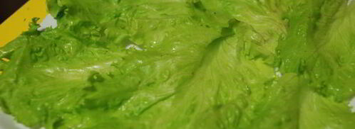 рулеты из лаваша с крабовым мясом и красной рыбой. Шаг 3