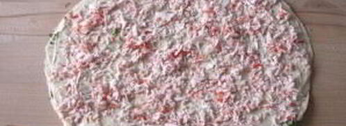 рулеты из лаваша с крабовыми палочками. Шаг 4