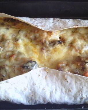 Рыбное филе на овощной подушке в лаваше