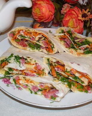 Закуска из лаваша с корейской морковкой