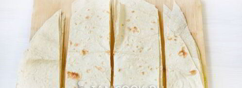 жареный лаваш с колбасой и сыром. Шаг 6