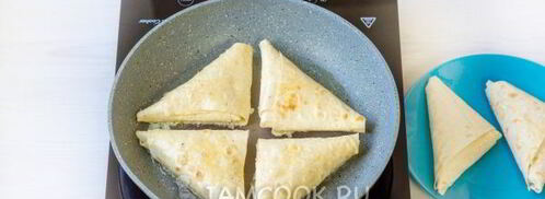 жареный лаваш с колбасой и сыром. Шаг 10