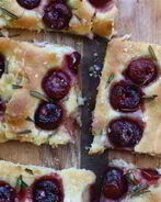 Фокачча с вишней и розмарином