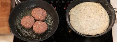 кефта из баранины на лепешке с кунжутом. Шаг 4