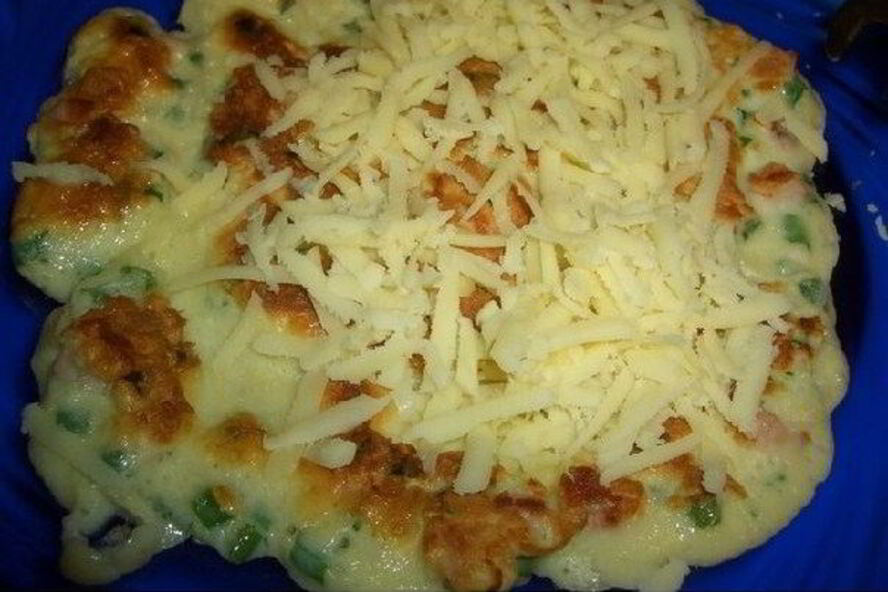 Рецепт лепешка на завтрак с яйцами и колбасой